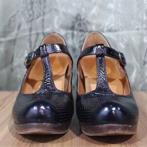 Chie Mihara Black T‑Strap Heeled Pumps